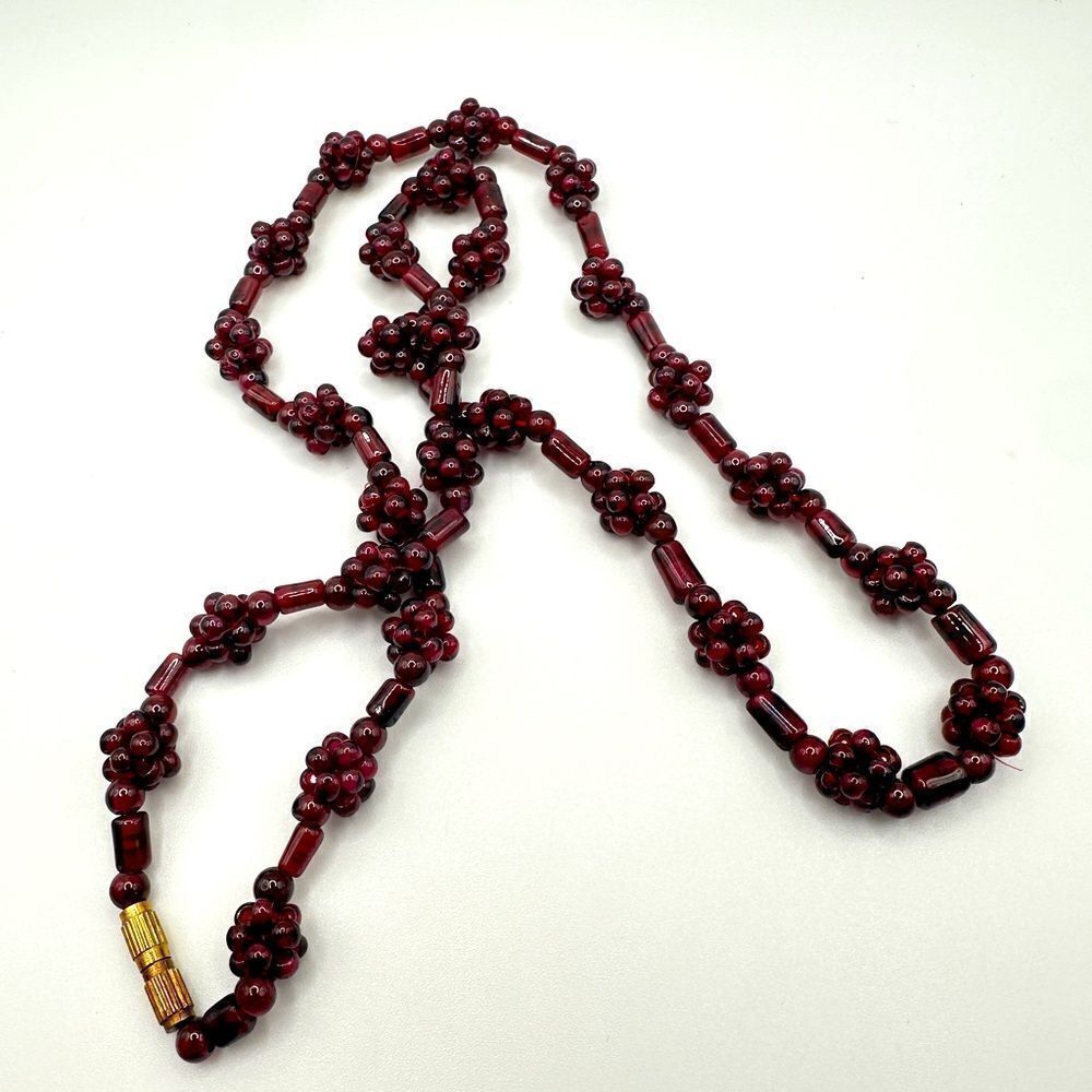 Vintage 23” genuine garnet cluster beaded necklace!